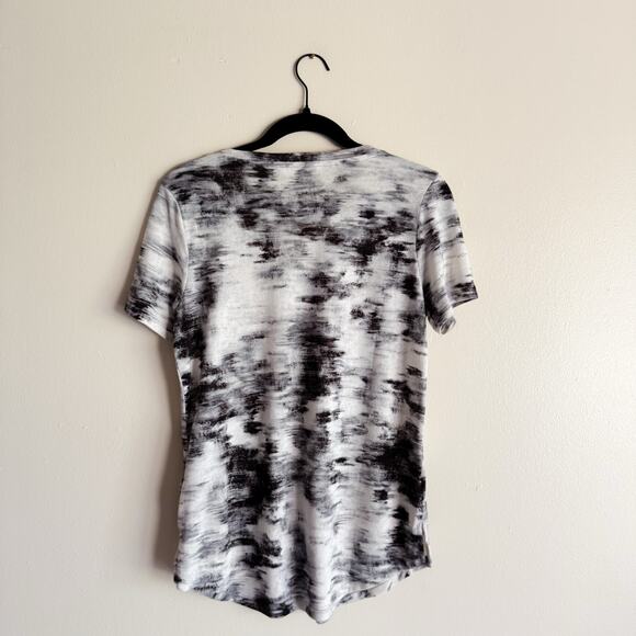 Athleta Black + White Abstract Striping Breezy Scoop V Neck Tee - Small - Picture 7 of 9